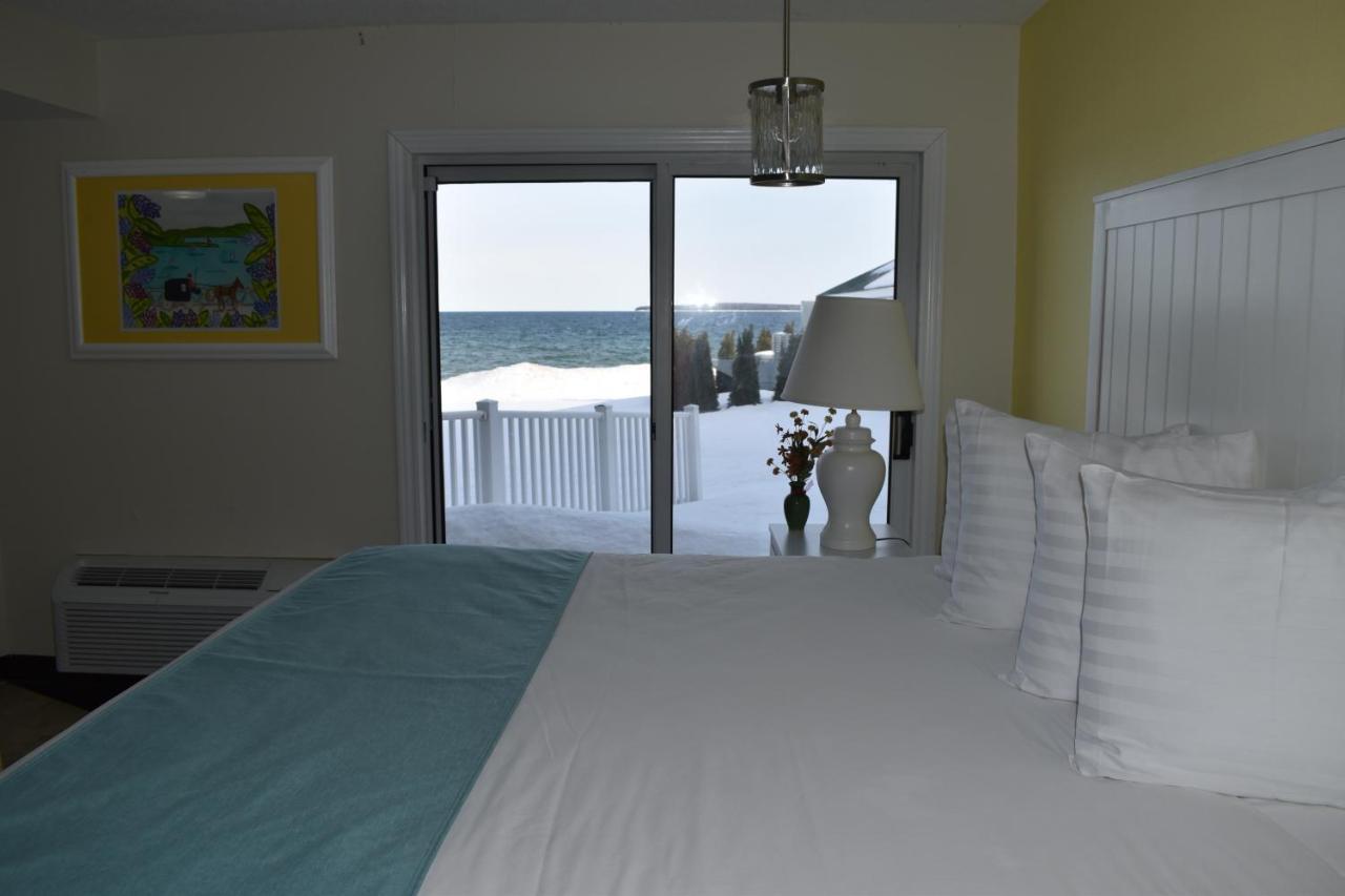 Breakers - Lakeside Hotel